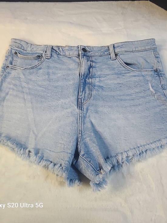 Celebrity Pink Pants - Light Blue Denim Frayed Hem Women’s Shorts